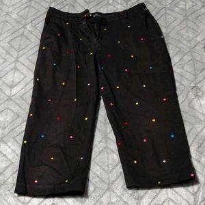 Briggs New York black multicolor confetti capris